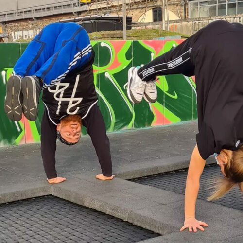 talking while handstand